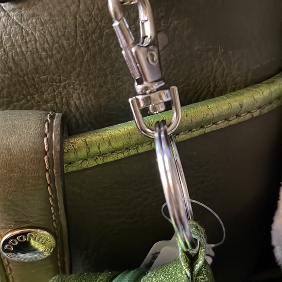 🤩 Claire’s Glitter Avacado Keychain Pouch 🥑✨ - Picture 7 of 7